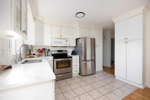 105 Farrell Cove, Fort Mcmurray, AB - Indoor Photo Showing Kitchen With Double Sink