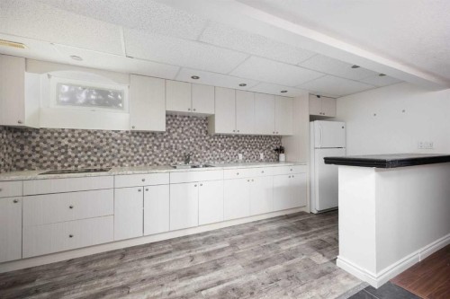 105 Farrell Cove, Fort Mcmurray, AB - Indoor Photo Showing Kitchen