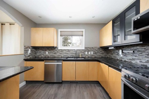 106 Hilltop Crescent, Fort Mcmurray, AB - Indoor Photo Showing Kitchen With Upgraded Kitchen