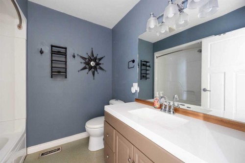 106 Hilltop Crescent, Fort Mcmurray, AB - Indoor Photo Showing Bathroom