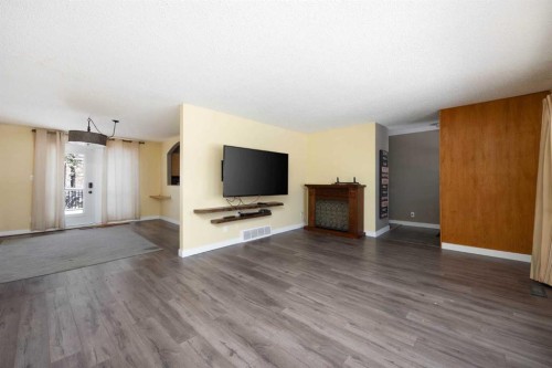 106 Hilltop Crescent, Fort Mcmurray, AB - Indoor Photo Showing Other Room