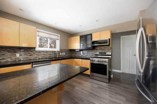 106 Hilltop Crescent, Fort Mcmurray, AB - Indoor Photo Showing Kitchen With Upgraded Kitchen