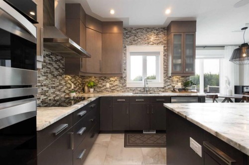 485 Walnut Crescent, Fort Mcmurray, AB - Indoor Photo Showing Kitchen With Upgraded Kitchen