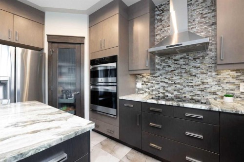 485 Walnut Crescent, Fort Mcmurray, AB - Indoor Photo Showing Kitchen With Stainless Steel Kitchen With Upgraded Kitchen