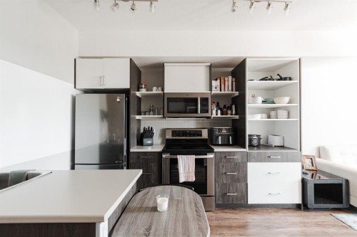 402-8106 Fraser Avenue, Fort Mcmurray, AB - Indoor Photo Showing Kitchen