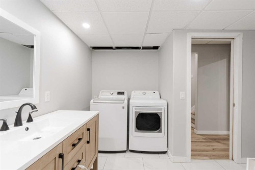 217 Archibald Close, Fort Mcmurray, AB - Indoor Photo Showing Laundry Room