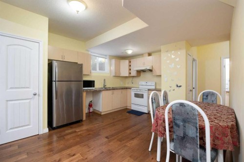 179 Peterson Lane, Fort Mcmurray, AB - Indoor Photo Showing Kitchen