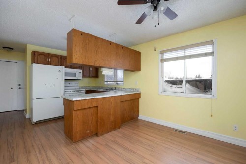 137 Parmenter Crescent, Fort Mcmurray, AB - Indoor Photo Showing Kitchen