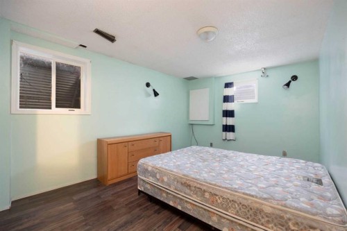 137 Parmenter Crescent, Fort Mcmurray, AB - Indoor Photo Showing Bedroom