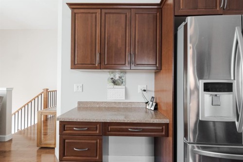 161 Chestnut Way, Fort Mcmurray, AB - Indoor Photo Showing Kitchen