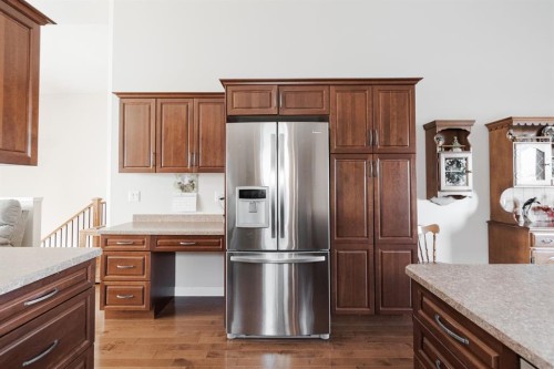 161 Chestnut Way, Fort Mcmurray, AB - Indoor Photo Showing Kitchen
