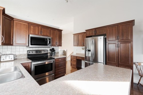 161 Chestnut Way, Fort Mcmurray, AB - Indoor Photo Showing Kitchen With Double Sink