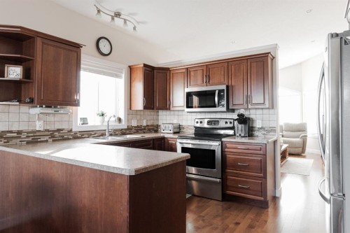 161 Chestnut Way, Fort Mcmurray, AB - Indoor Photo Showing Kitchen
