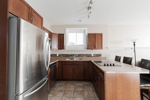 161 Chestnut Way, Fort Mcmurray, AB - Indoor Photo Showing Kitchen