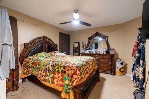 176 Bacon Place, Fort Mcmurray, AB - Indoor Photo Showing Bedroom