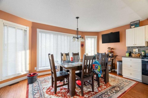 176 Bacon Place, Fort Mcmurray, AB - Indoor Photo Showing Dining Room