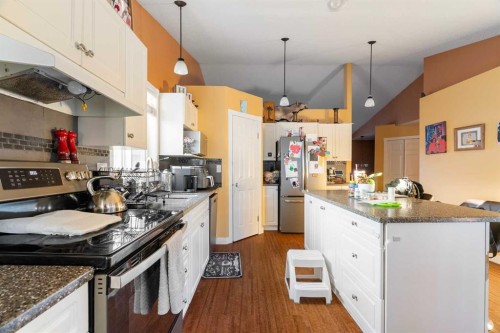 176 Bacon Place, Fort Mcmurray, AB - Indoor Photo Showing Kitchen With Upgraded Kitchen