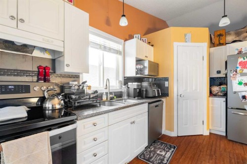 176 Bacon Place, Fort Mcmurray, AB - Indoor Photo Showing Kitchen With Double Sink