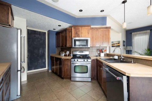 138 Mink Lane, Fort Mcmurray, AB - Indoor Photo Showing Kitchen With Double Sink