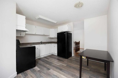 217 Bird Crescent, Fort Mcmurray, AB - Indoor Photo Showing Kitchen