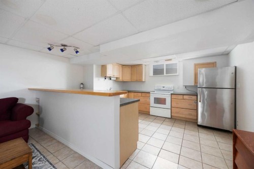 217 Bird Crescent, Fort Mcmurray, AB - Indoor Photo Showing Kitchen