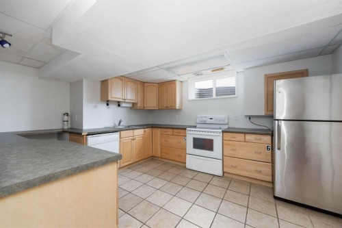 217 Bird Crescent, Fort Mcmurray, AB - Indoor Photo Showing Kitchen