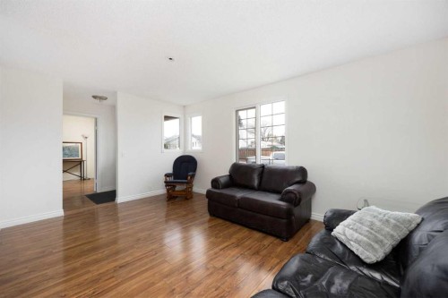 217 Bird Crescent, Fort Mcmurray, AB - Indoor Photo Showing Living Room