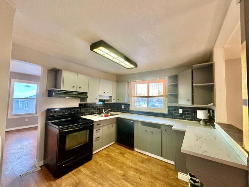 9111 100 St, Lac La Biche, AB - Indoor Photo Showing Kitchen