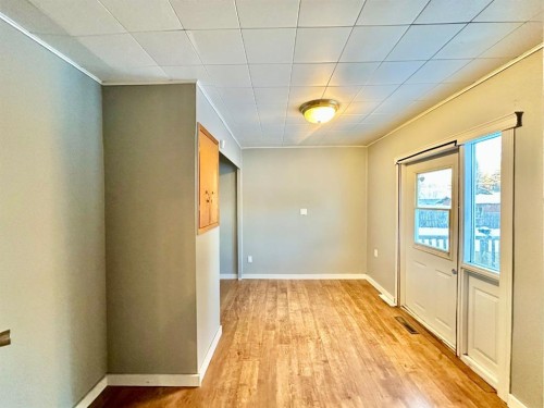 9111 100 St, Lac La Biche, AB - Indoor Photo Showing Other Room