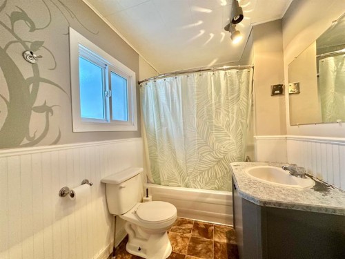 9111 100 St, Lac La Biche, AB - Indoor Photo Showing Bathroom
