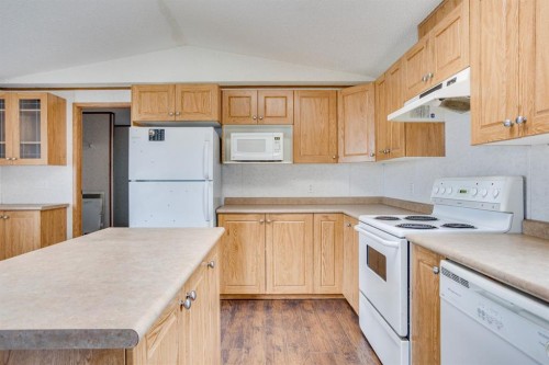 221 Mckinlay Crescent, Fort Mcmurray, AB - Indoor Photo Showing Kitchen