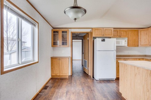 221 Mckinlay Crescent, Fort Mcmurray, AB - Indoor Photo Showing Kitchen