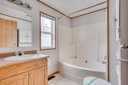 221 Mckinlay Crescent, Fort Mcmurray, AB - Indoor Photo Showing Bathroom