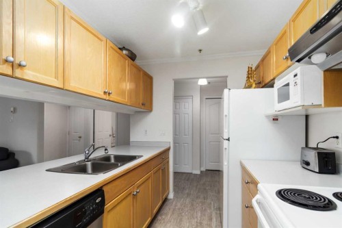 220-100 Richard Street, Fort Mcmurray, AB - Indoor Photo Showing Kitchen With Double Sink