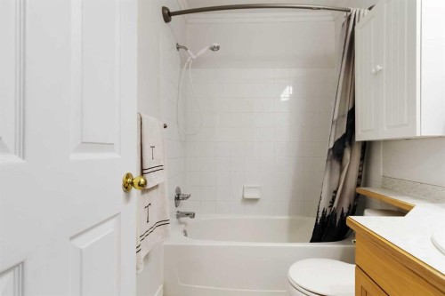 220-100 Richard Street, Fort Mcmurray, AB - Indoor Photo Showing Bathroom