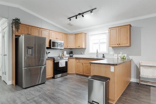 189 Grandview Crescent, Fort Mcmurray, AB - Indoor Photo Showing Kitchen