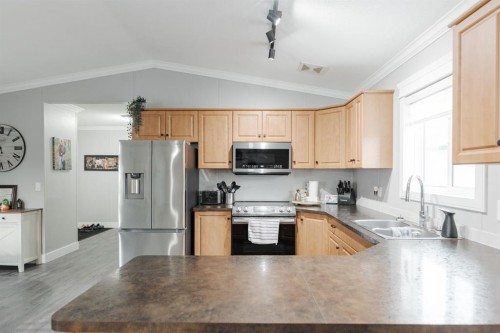189 Grandview Crescent, Fort Mcmurray, AB - Indoor Photo Showing Kitchen With Double Sink
