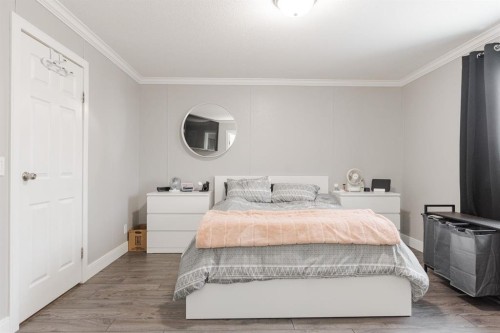 189 Grandview Crescent, Fort Mcmurray, AB - Indoor Photo Showing Bedroom