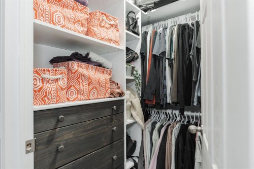 189 Grandview Crescent, Fort Mcmurray, AB - Indoor With Storage