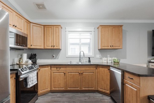 189 Grandview Crescent, Fort Mcmurray, AB - Indoor Photo Showing Kitchen With Double Sink
