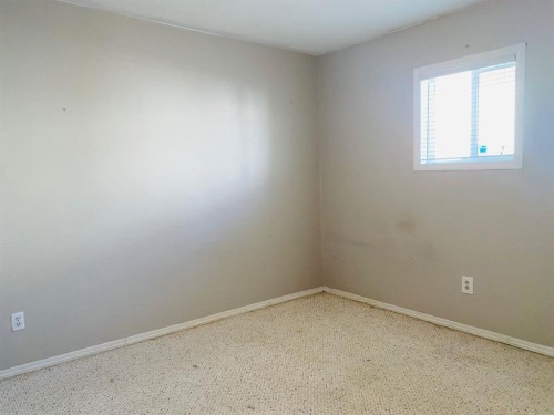 152 Clausen Crescent, Fort Mcmurray, AB - Indoor Photo Showing Other Room