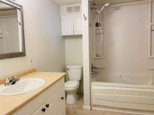 152 Clausen Crescent, Fort Mcmurray, AB - Indoor Photo Showing Bathroom