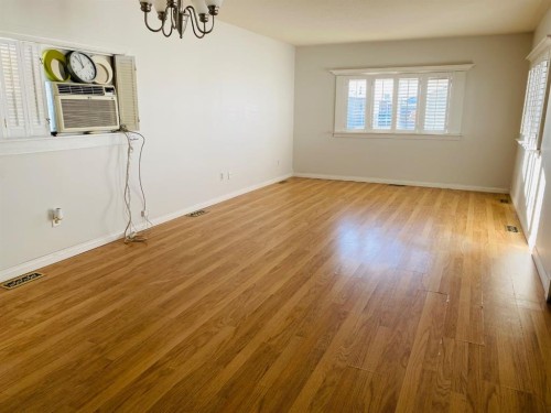 152 Clausen Crescent, Fort Mcmurray, AB - Indoor Photo Showing Other Room