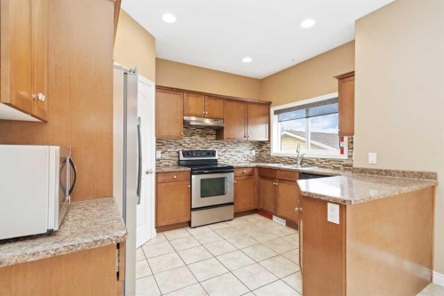 201 Grouse Way, Fort Mcmurray, AB - Indoor Photo Showing Kitchen