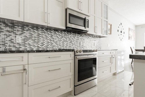 216 Comeau Crescent, Fort Mcmurray, AB - Indoor Photo Showing Kitchen With Upgraded Kitchen