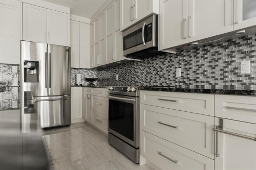 216 Comeau Crescent, Fort Mcmurray, AB - Indoor Photo Showing Kitchen With Upgraded Kitchen