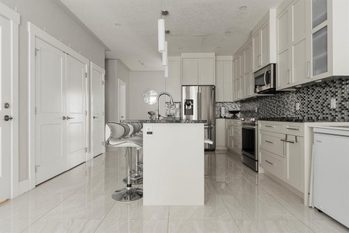 216 Comeau Crescent, Fort Mcmurray, AB - Indoor Photo Showing Kitchen With Upgraded Kitchen