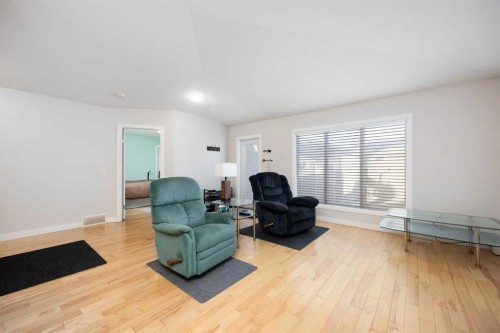 253 Starling Street, Fort Mcmurray, AB - Indoor Photo Showing Living Room