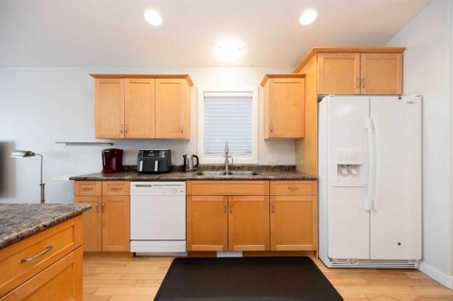 253 Starling Street, Fort Mcmurray, AB - Indoor Photo Showing Kitchen With Double Sink
