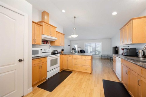 253 Starling Street, Fort Mcmurray, AB - Indoor Photo Showing Kitchen